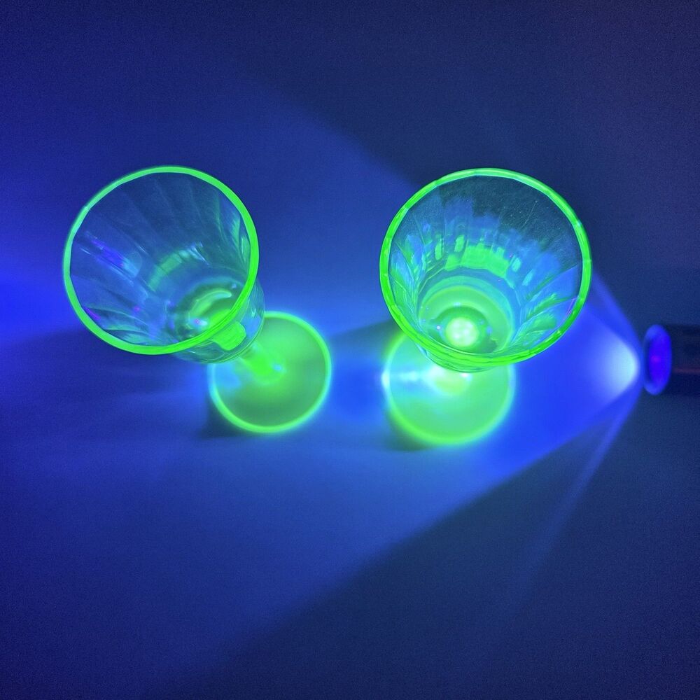 VTG Uranium Glass Liqueur Cordial Goblets Green Glow Set 2 - Picture 3 of 8